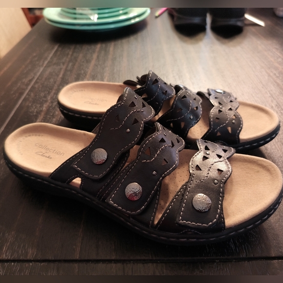 Clark's Collection Leather Cut out Velcro Strap Sandals Black Size 8M - Picture 5 of 16